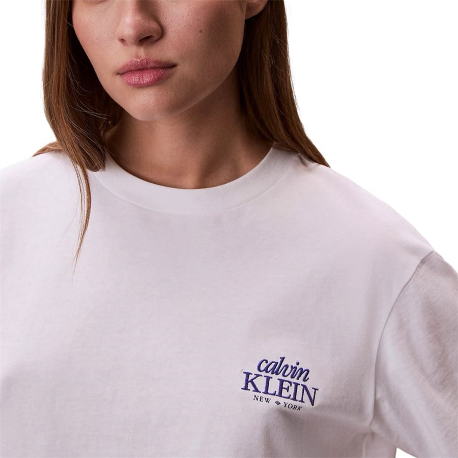 T-shirt a maniche corte con logo ricamato taglio relaxed da donna Calvin Klein | LV047F801GYAF